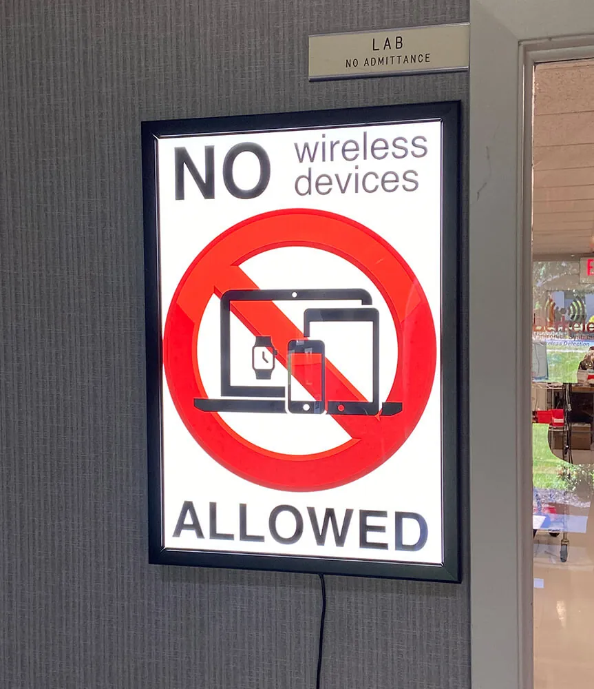BVS 'No Wireless Devices' LED sign