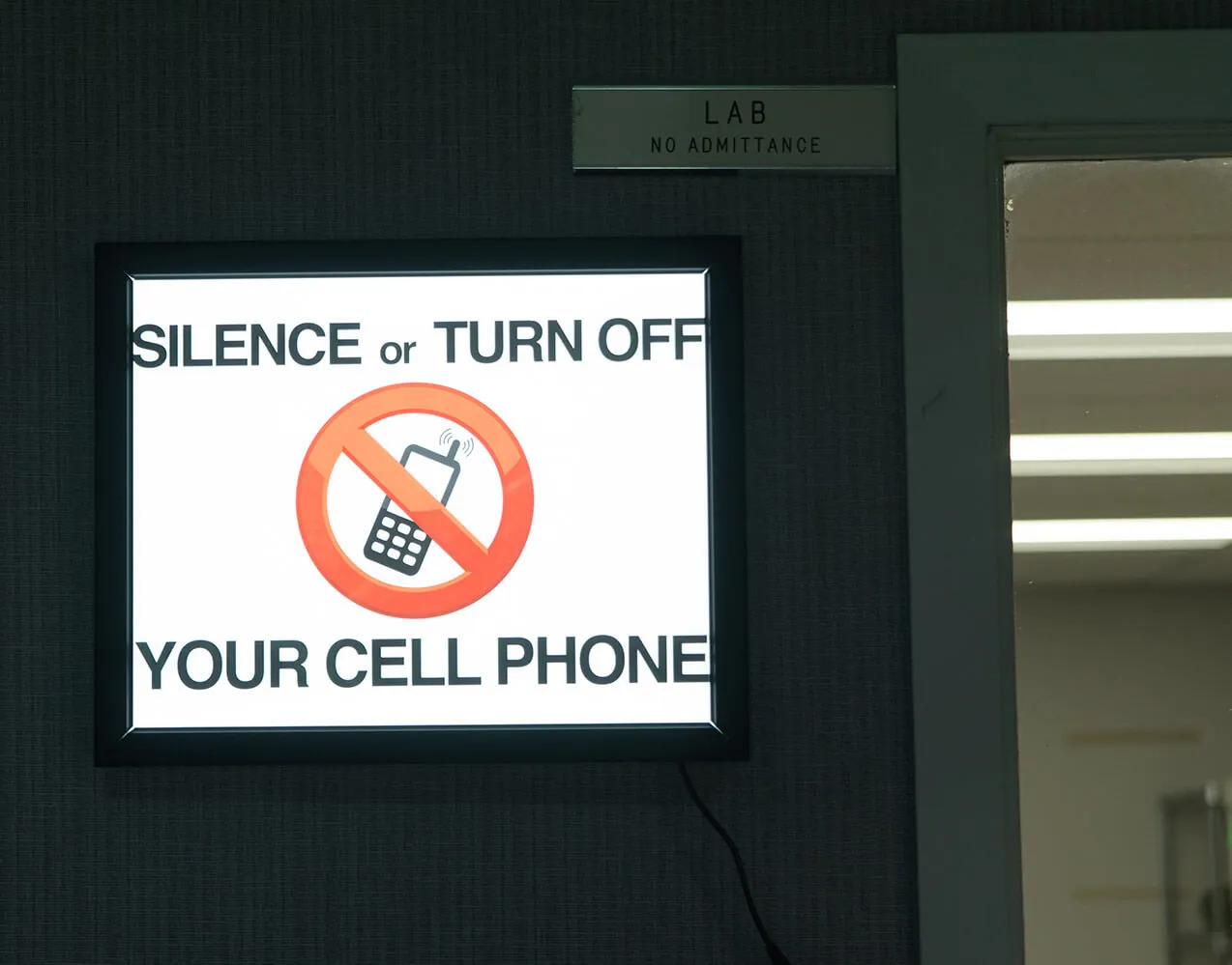 BVS 'Silence - Turn off your cell phone' LED sign