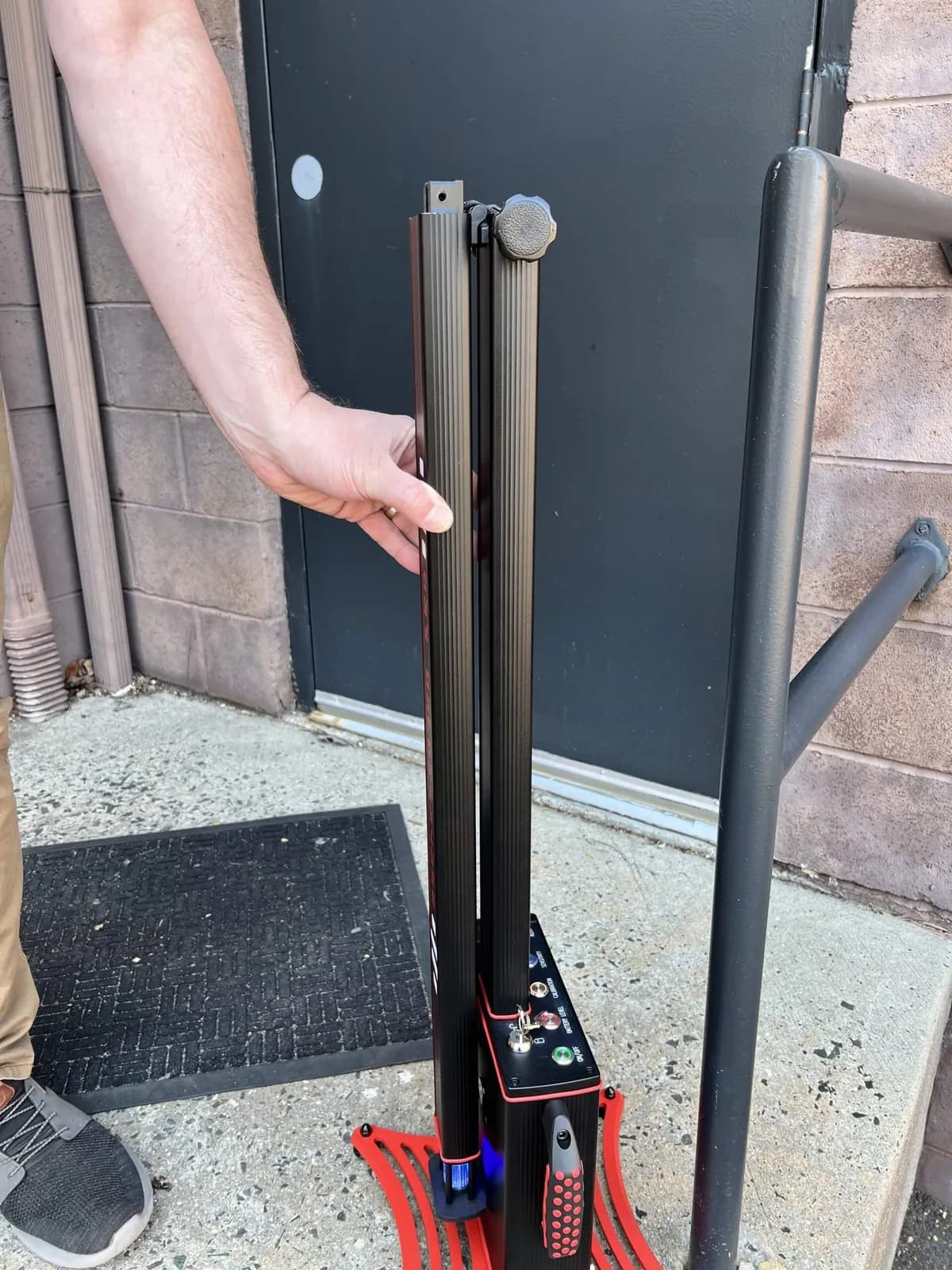 SentryHound-Pro Folding Single Pole